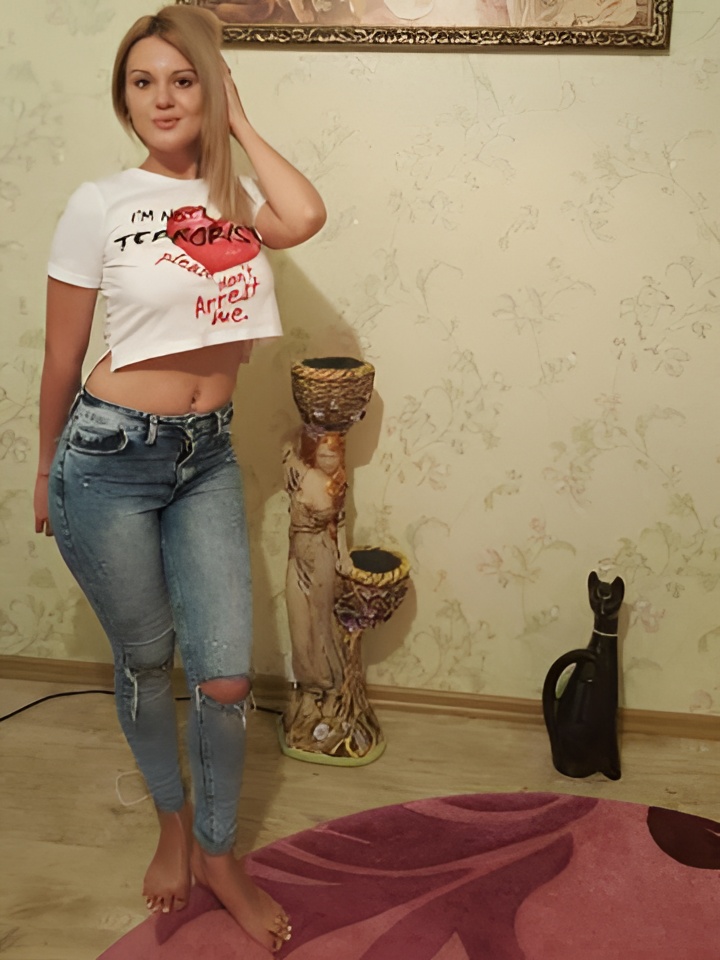 Юлия привлекальеная девушка из Ярцево цена от 10000 руб