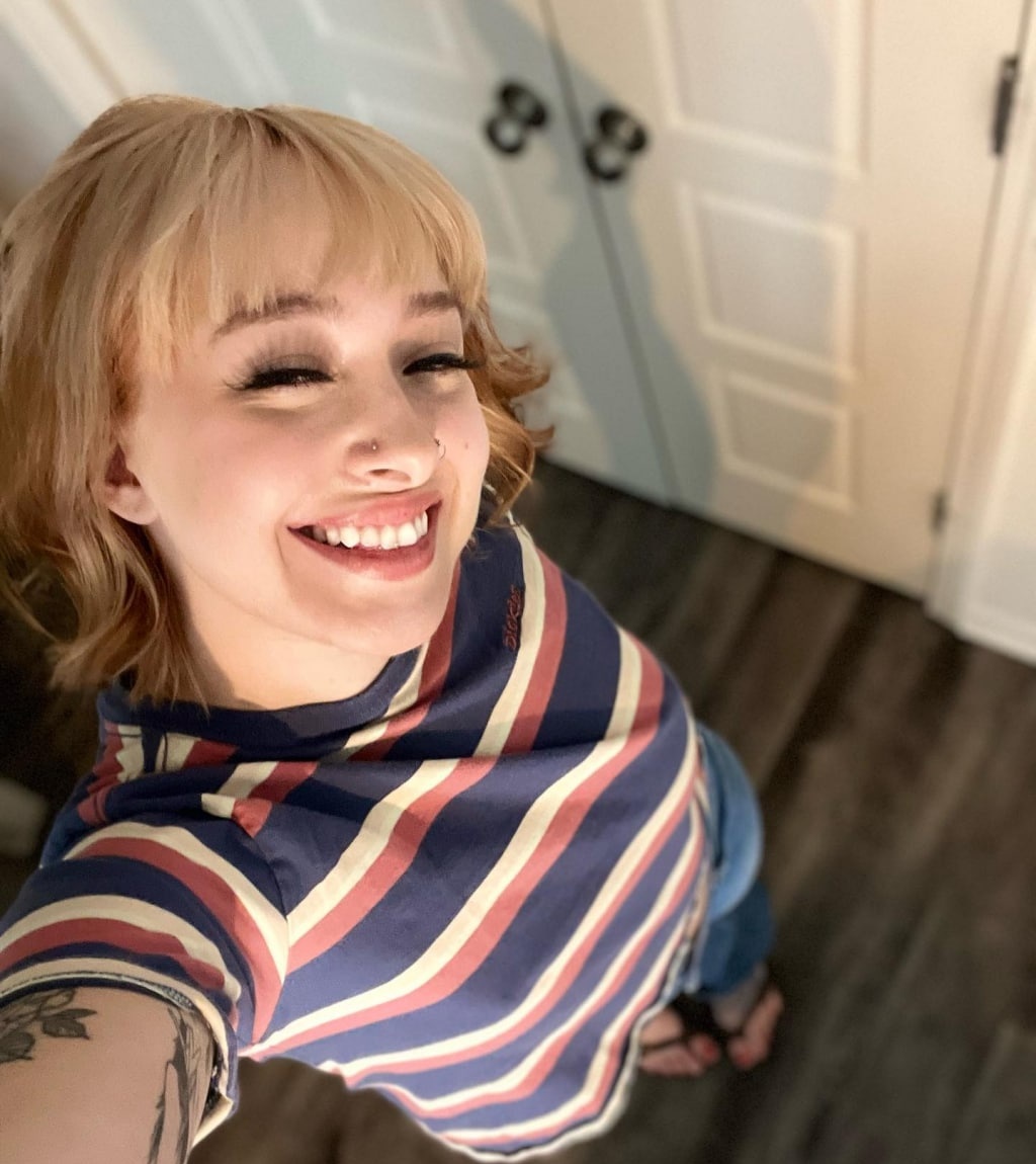 Юля привлекальеная девушка из Ярцево цена от 5000 руб