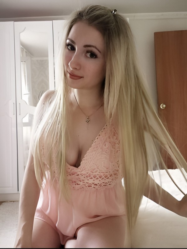 Искра привлекательная девушка из Ярцево цена от 10000 руб